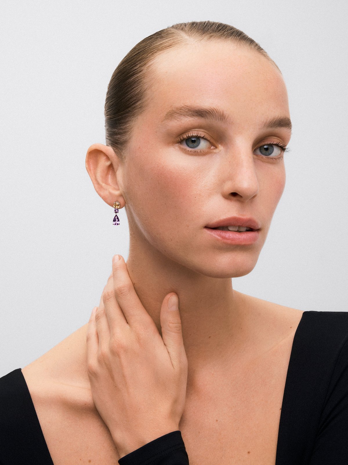 Pendientes de plata 925 con amatistas moradas en talla pera de 2,56 cts y en talla brillante de 0,42 cts, y cuarzos citrinos en talla brillante de 1,18 cts
