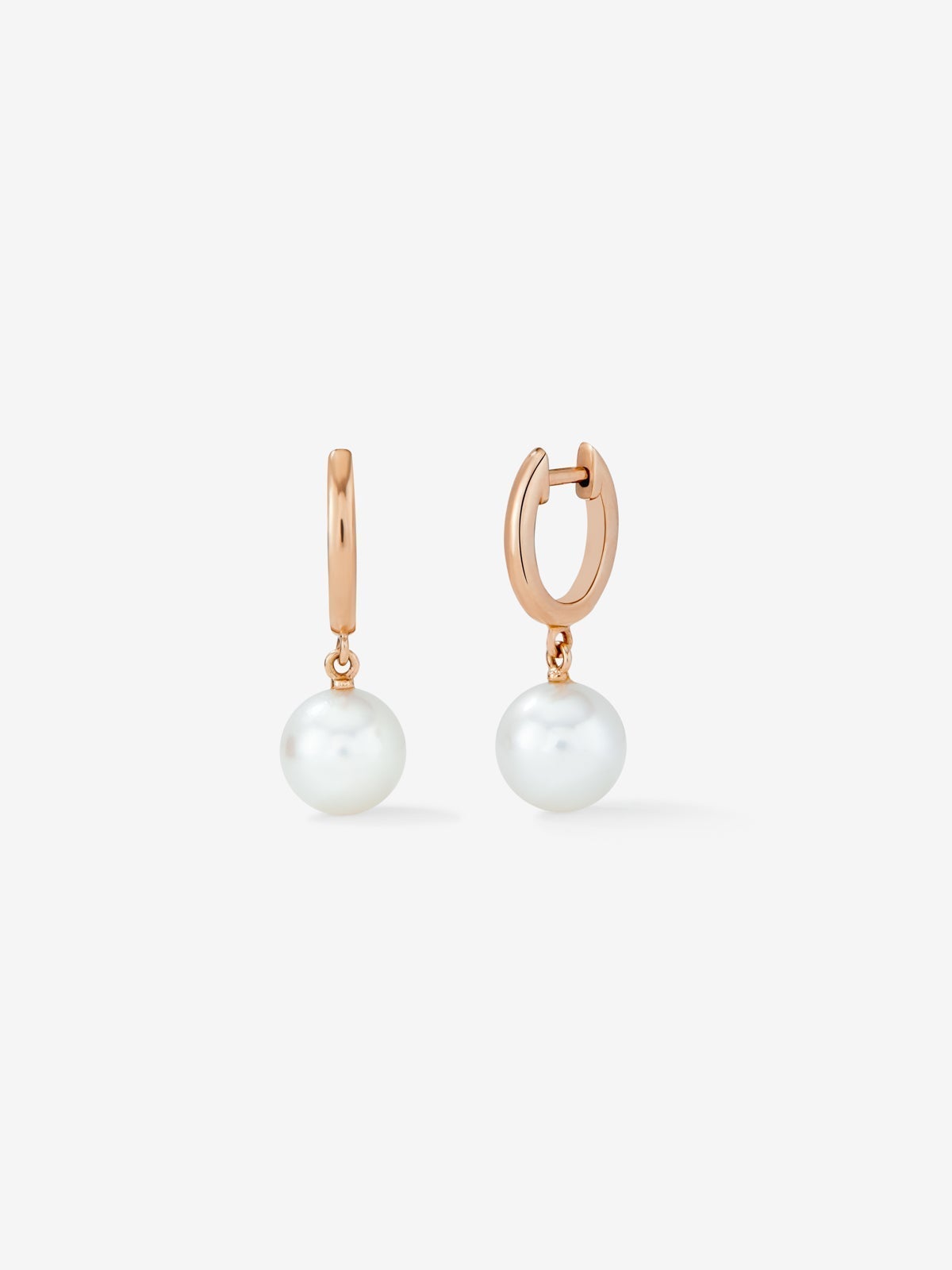 Pendiente de aro de oro rosa de 18k con perla akoya de 8,5 mm