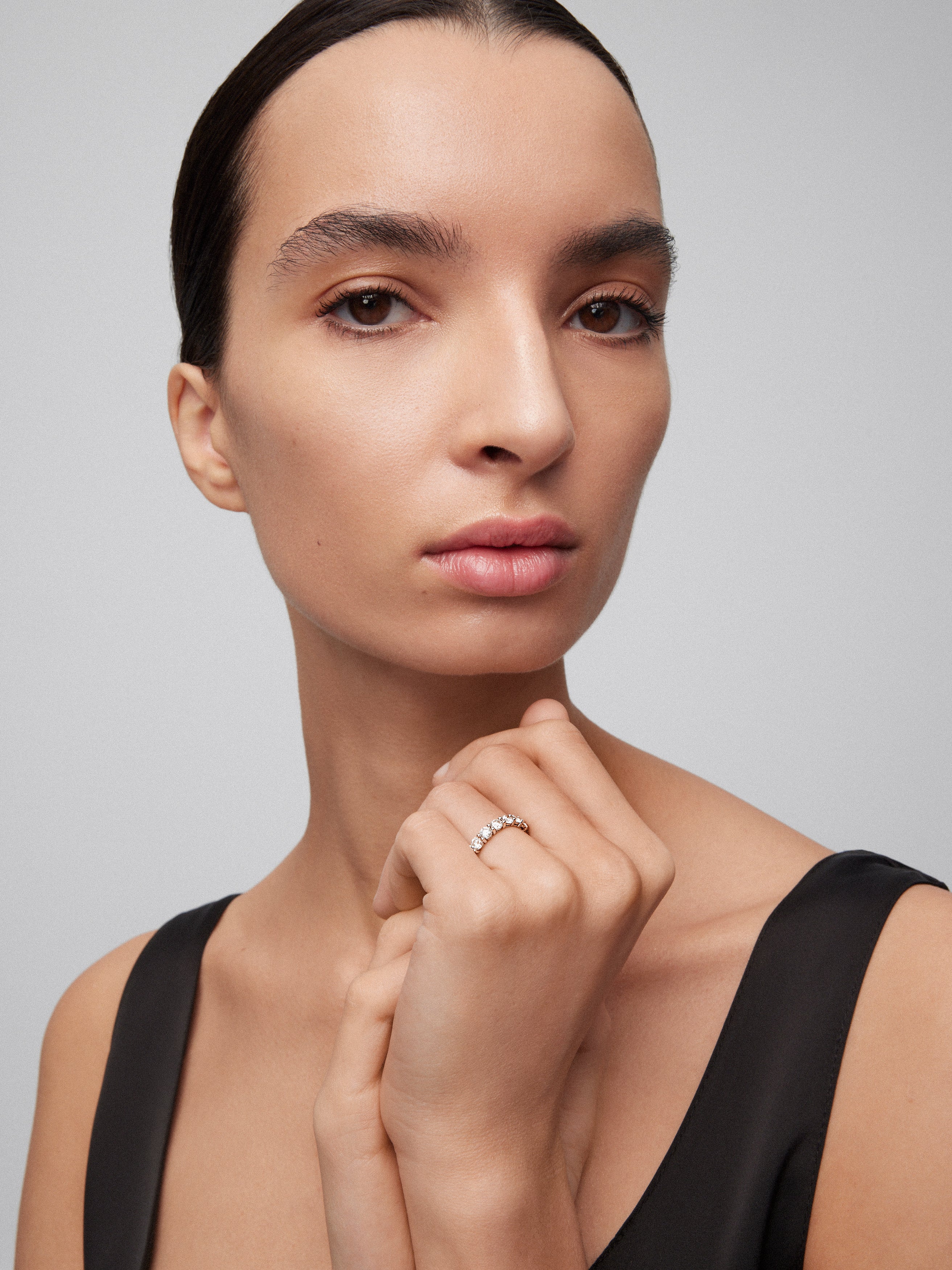 Anillo alianza de compromiso de oro blanco de 18K con diamantes