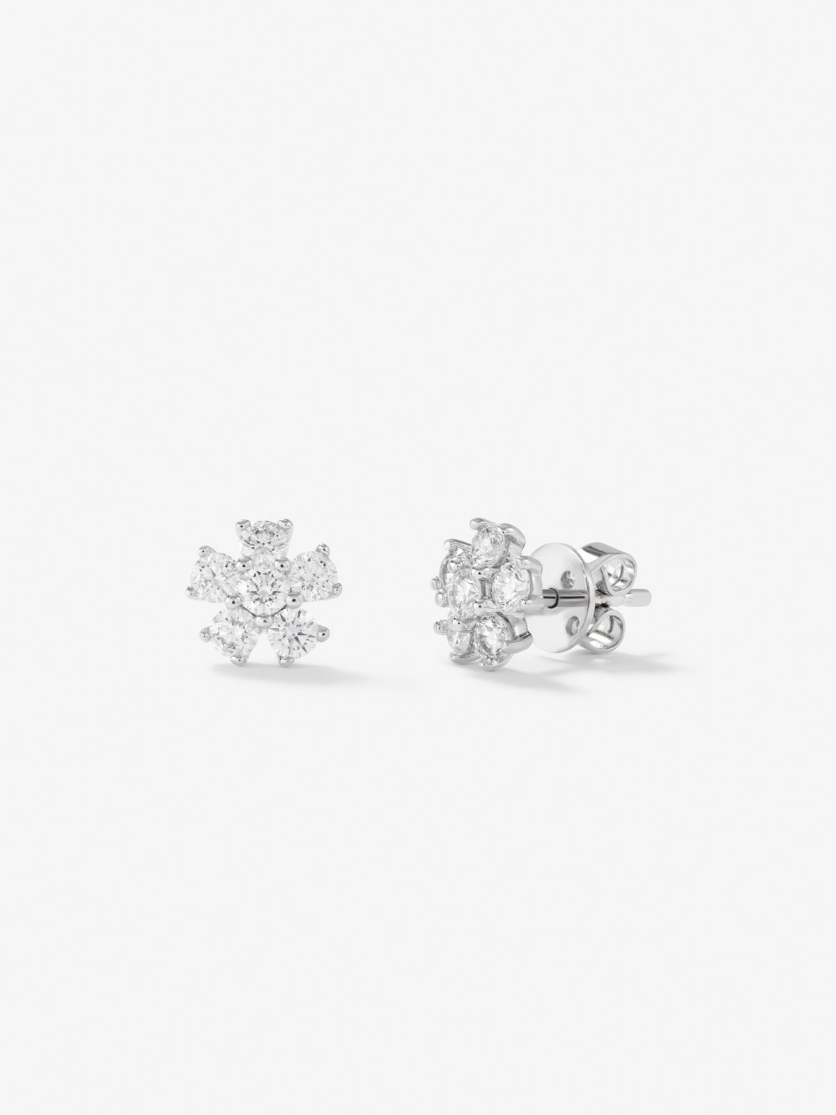 18kt white gold earrings with diamonds