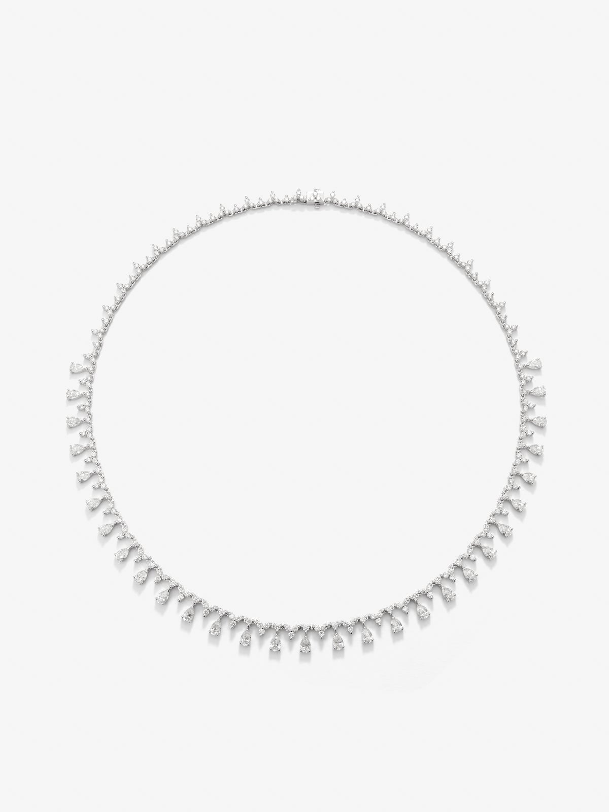 Collar rivière de oro blanco de 18K con diamantes blancos en talla pera y brillante de 6,06 cts