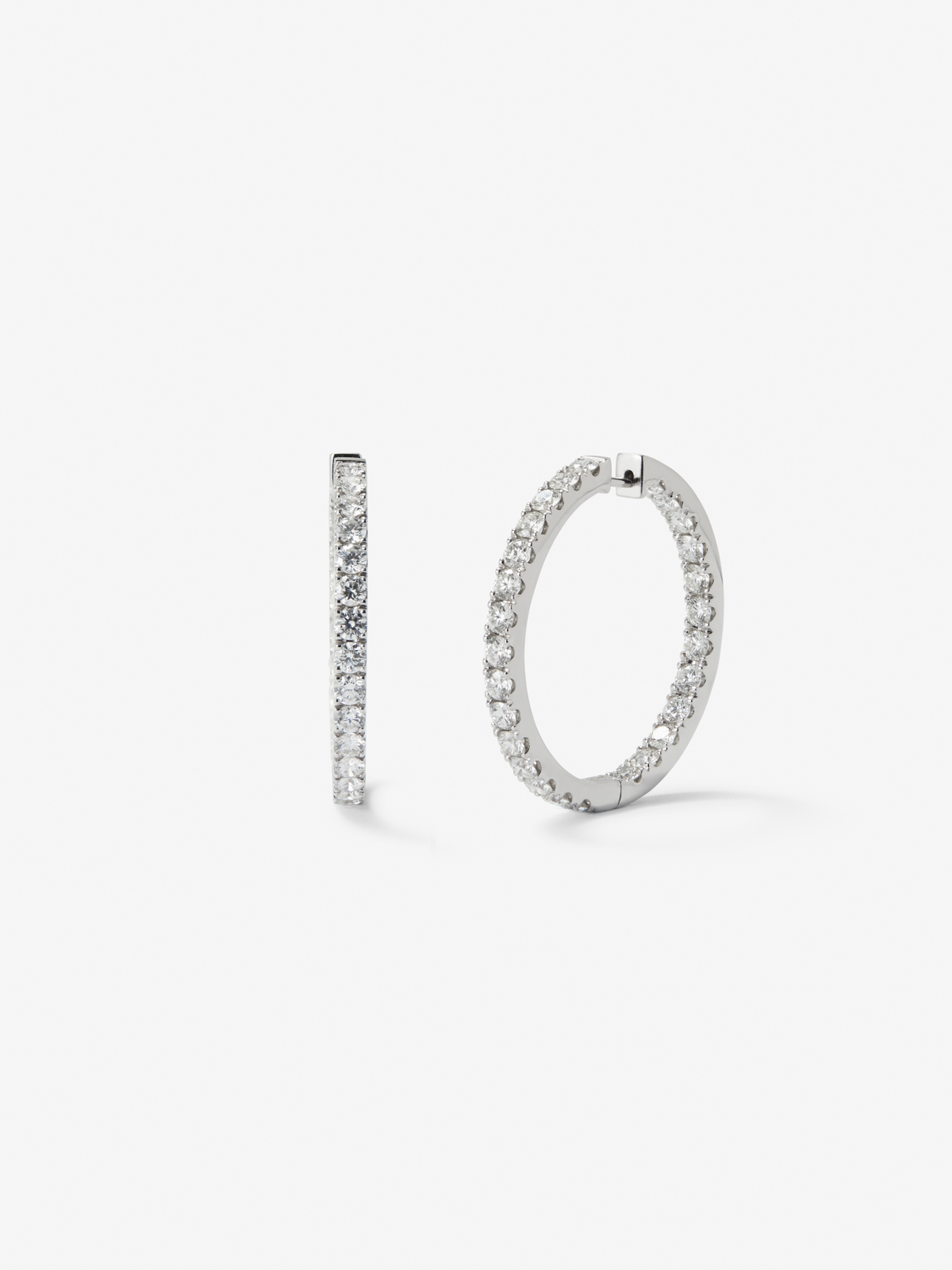 Pendientes de aro de oro blanco de 18K con diamantes en talla brillante de 2,57 cts