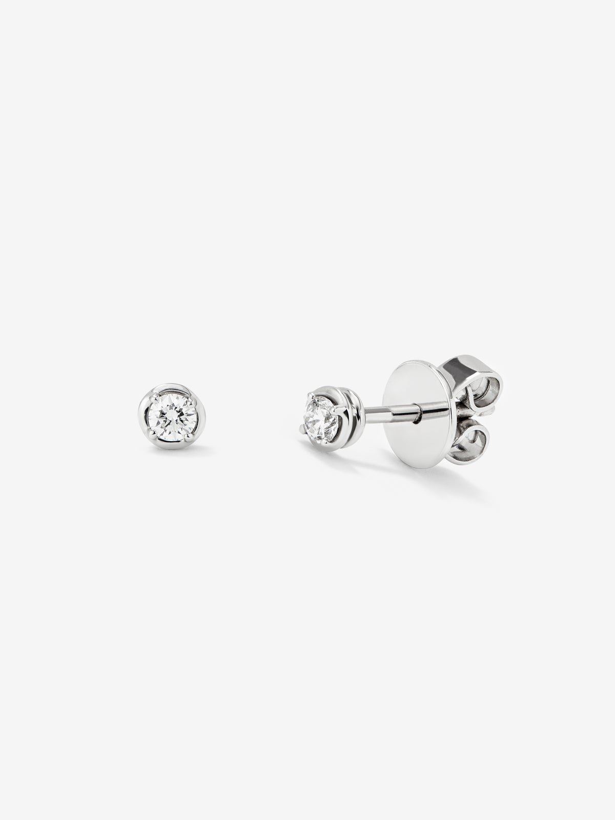 18K white gold earrings with solitaire diamond