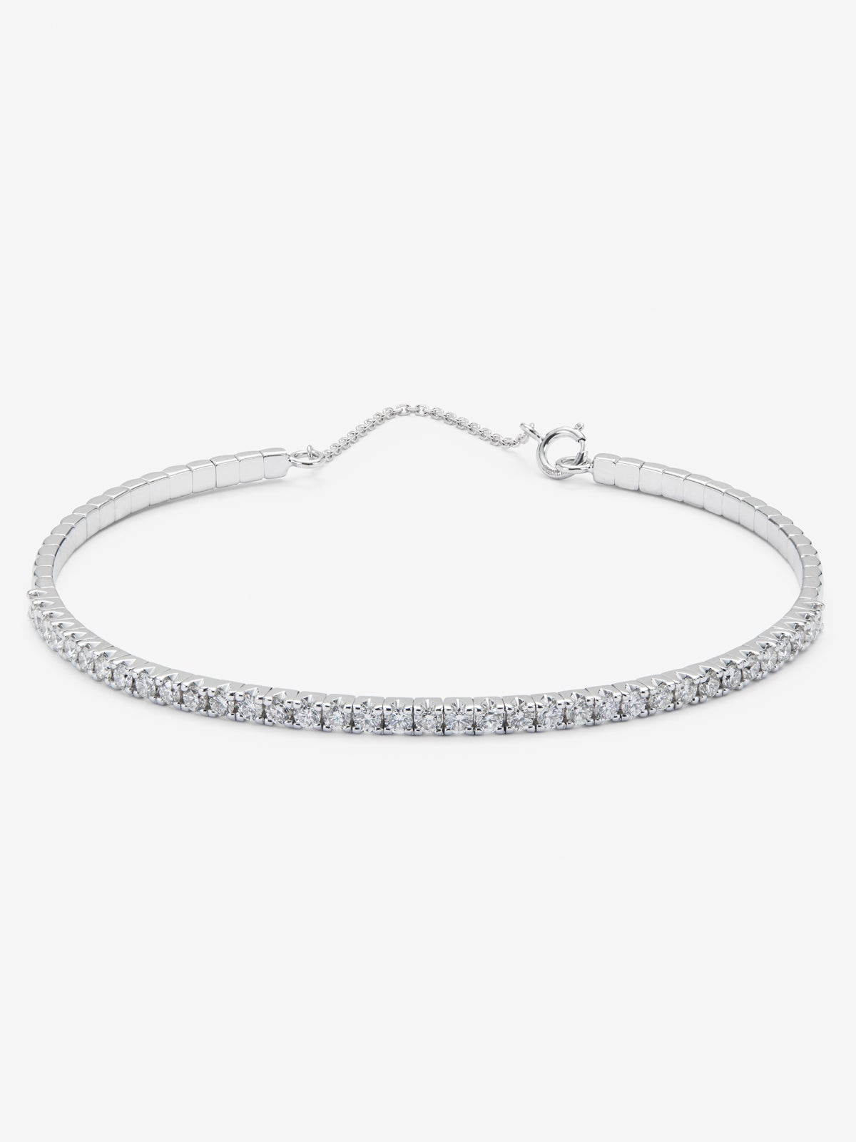 Rigid 18K white gold bracelet with 1.04 ct brilliant-cut white diamonds