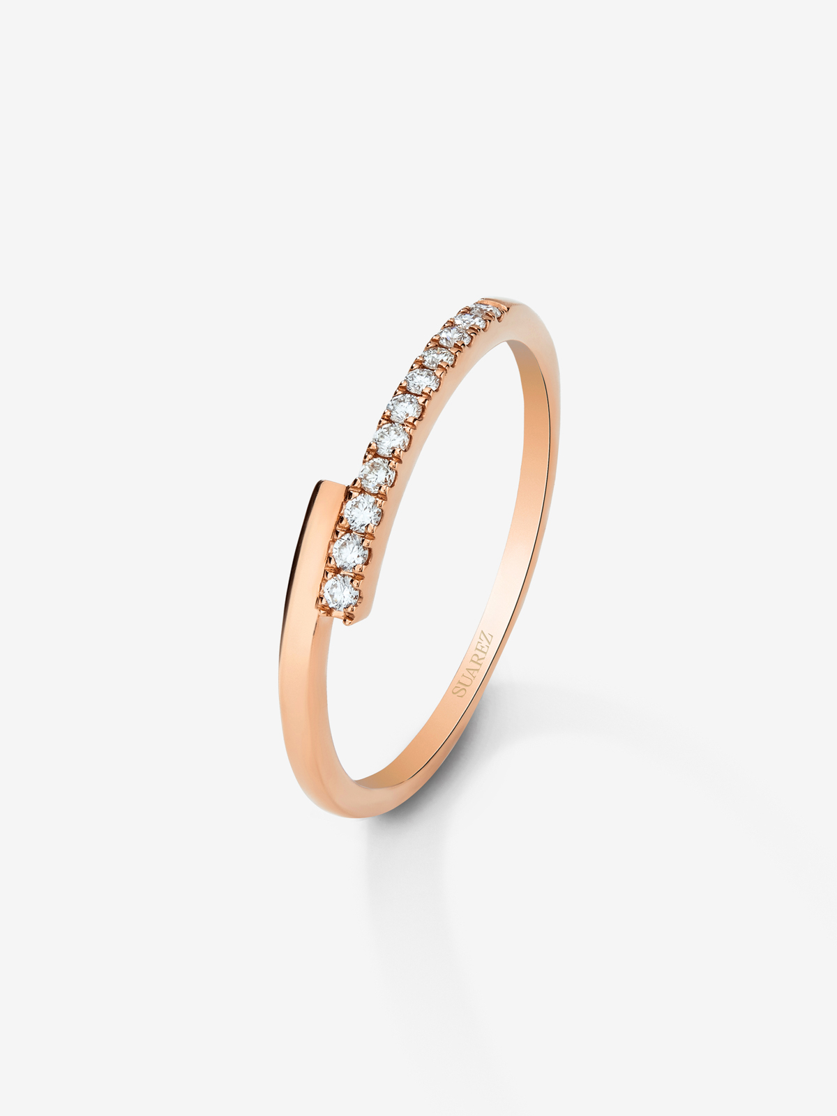 Anillo fino cruzado de oro rosa de 18K con diamantes