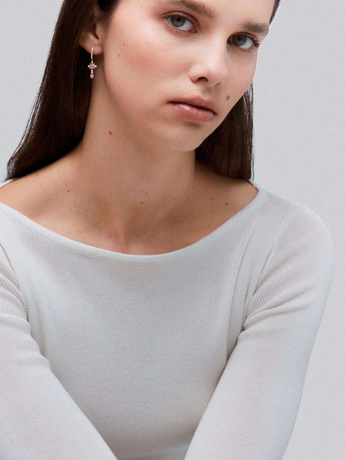 Pendientes de aro con colgante de oro rosa de 18K con zafiro y diamante