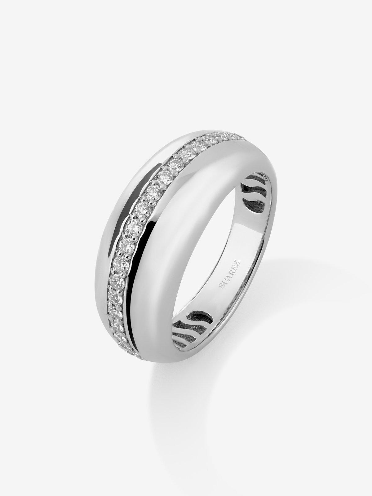 Anillo de oro blanco de 18K con pavé de diamantes en talla brillante