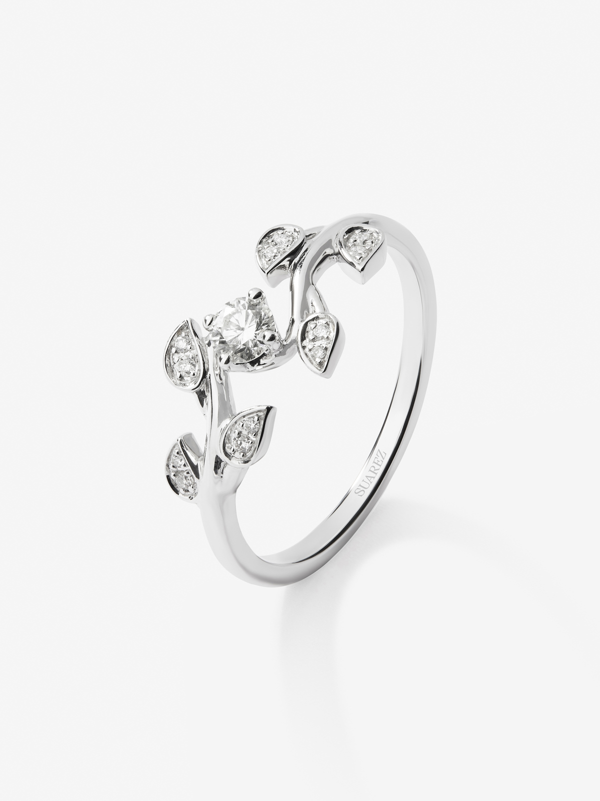 18K white gold ring with 13 brilliant-cut diamonds with a total of 0.19 cts