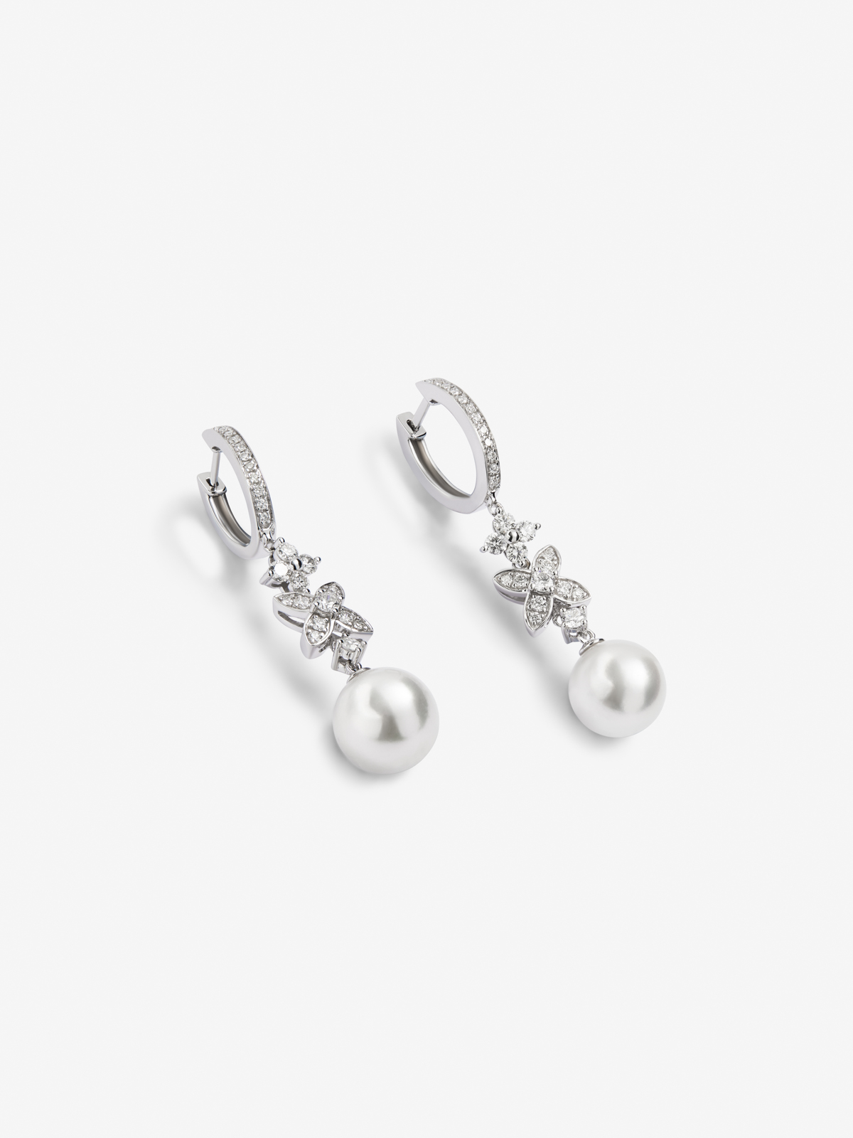 18K White Gold Earrings With Bright Size of 0.76 CTS and 8.5 mm pearls