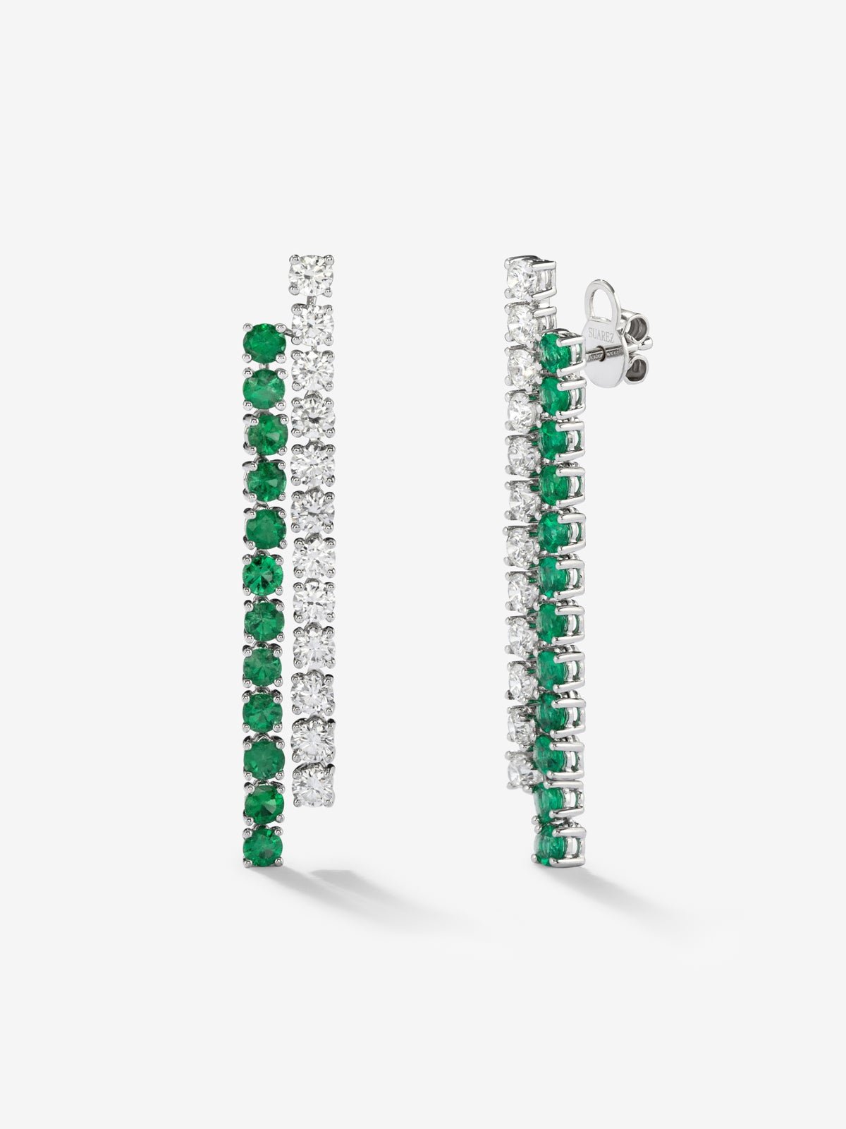 18K white gold earrings with green emeralds in bright 2,21 cts and white diamonds in 2.57 cts bright size