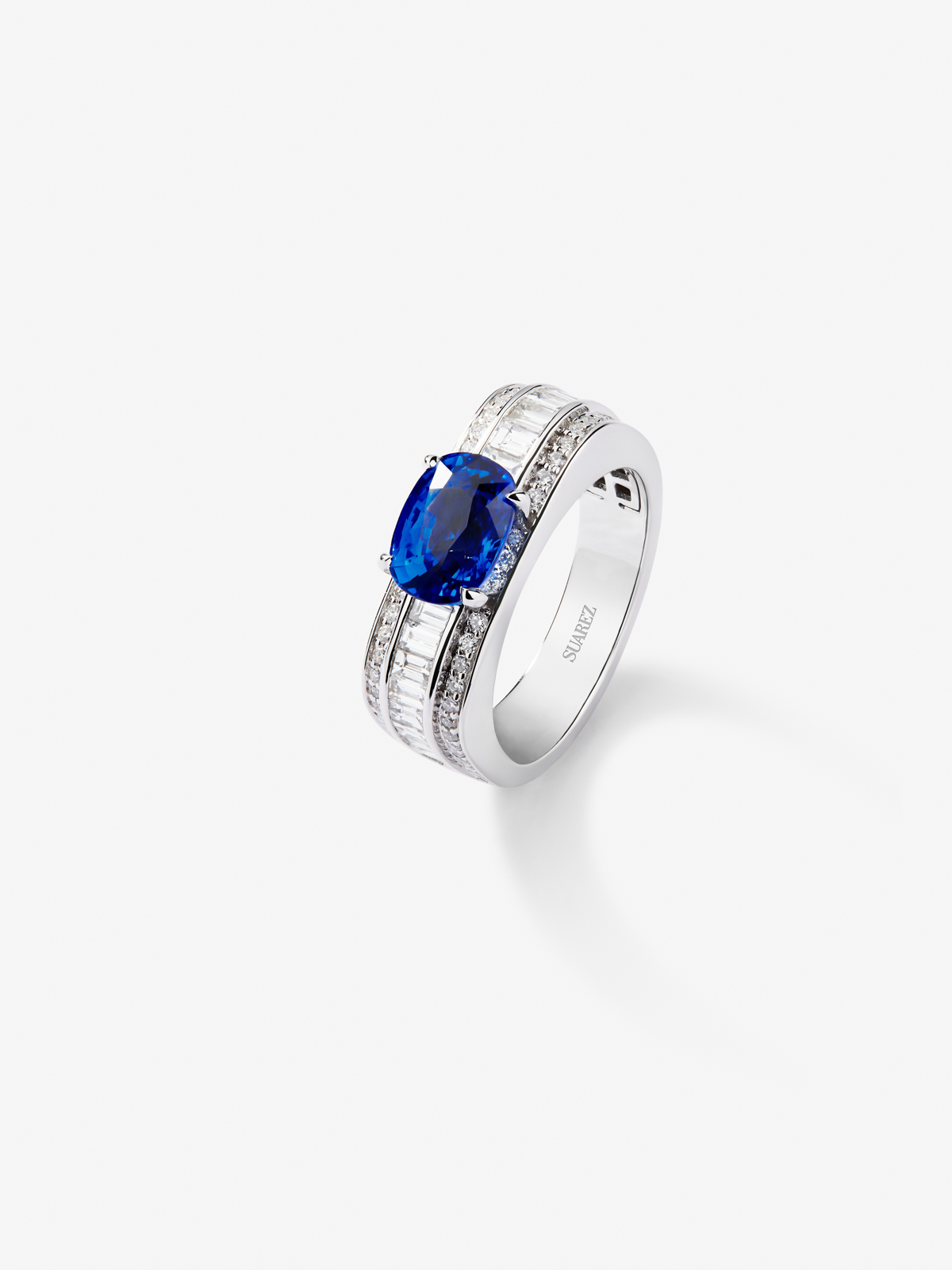 18K White Gold Ring with Royal Blue Sapp