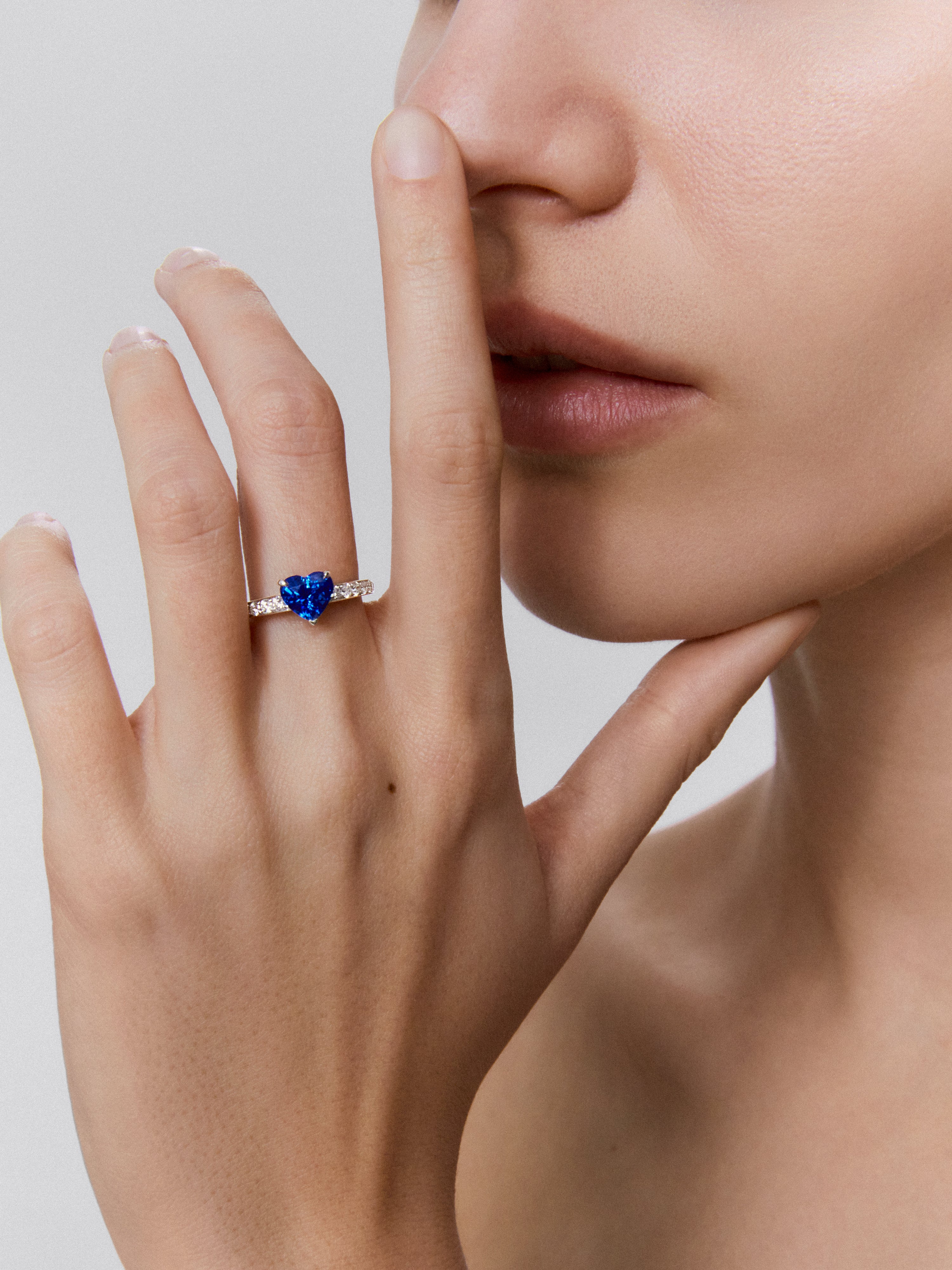 18K White Gold Solitary Ring with Zafiro and Diamond