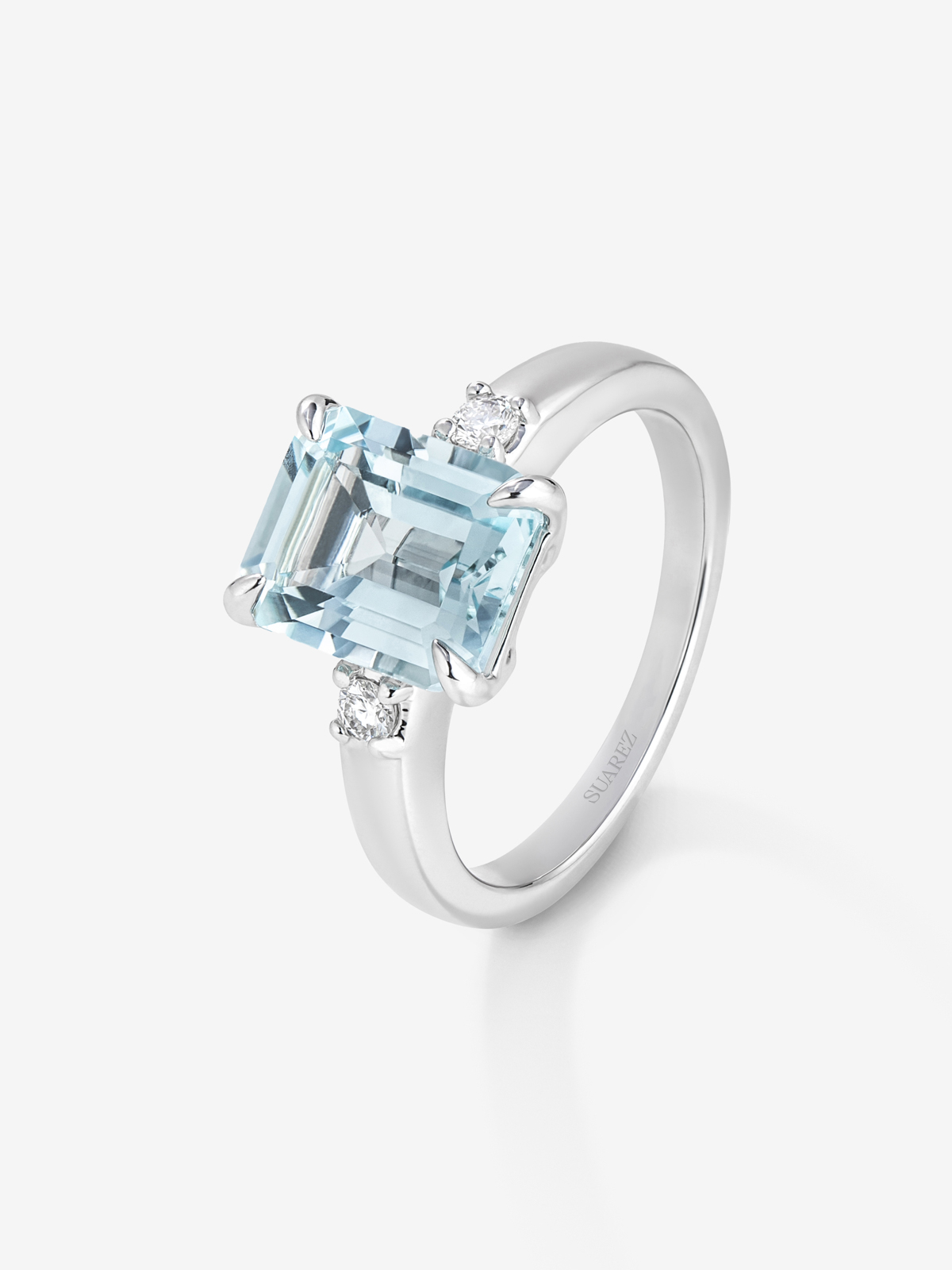 Anillo tresillo de plata con piedra topacio azul Sky central de 3,60cts y diamantes