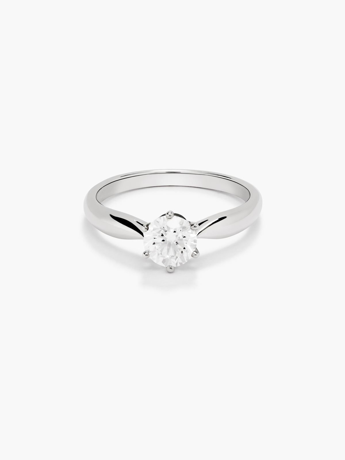 Anillo solitario de oro blanco de 18K con diamante en talla brillante de 0,5 cts