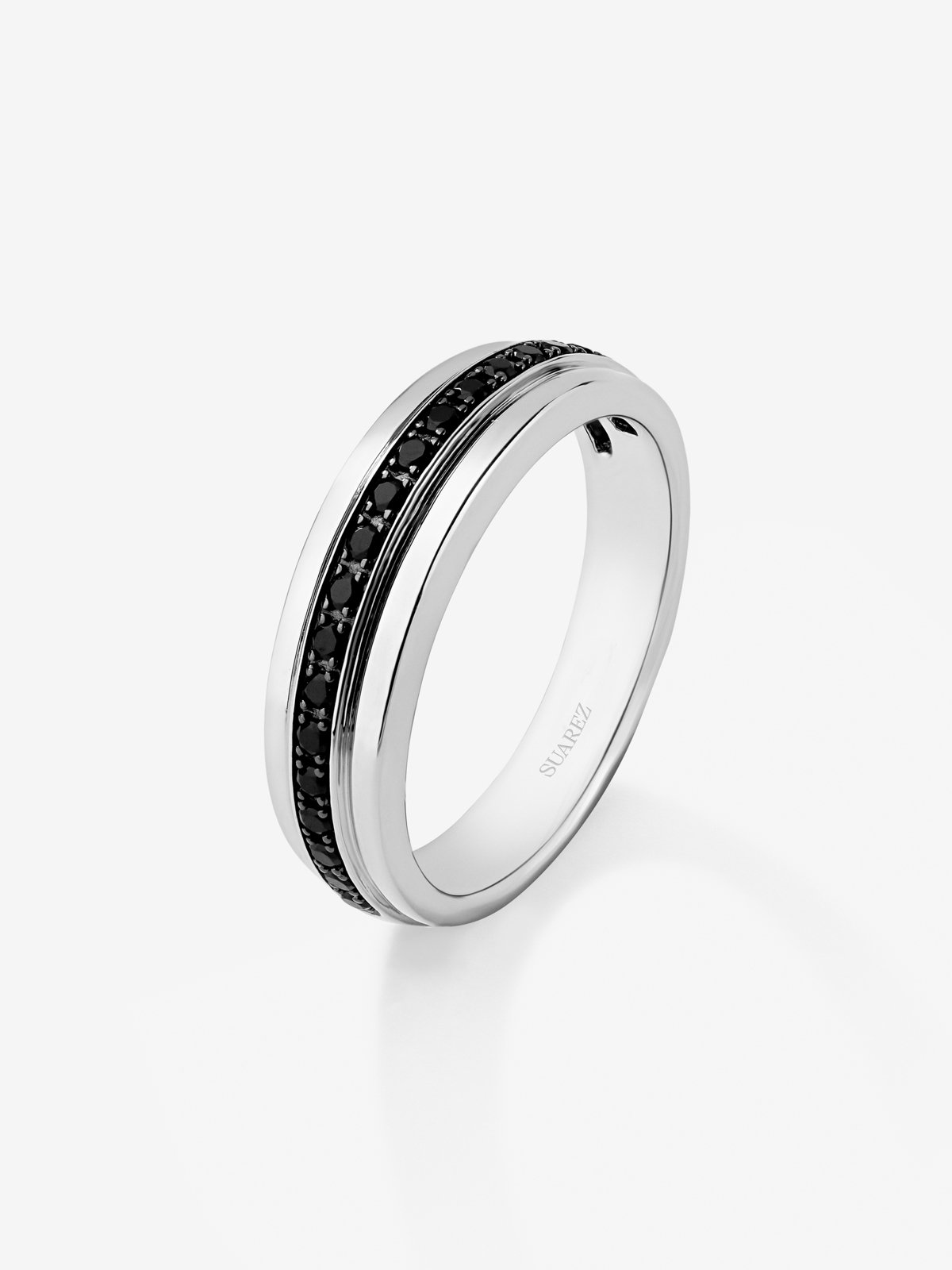Anillo de plata 925 con 19 espinelas negras en talla brillante