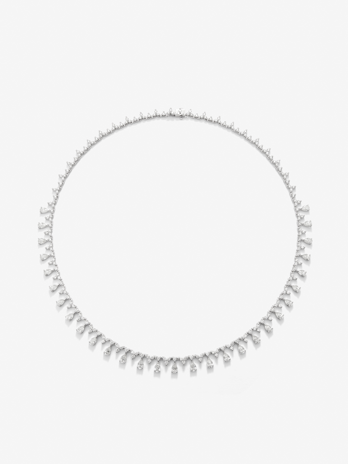 18K White Gold Rivière Collar with white and bright white diamonds of 5.57 cts