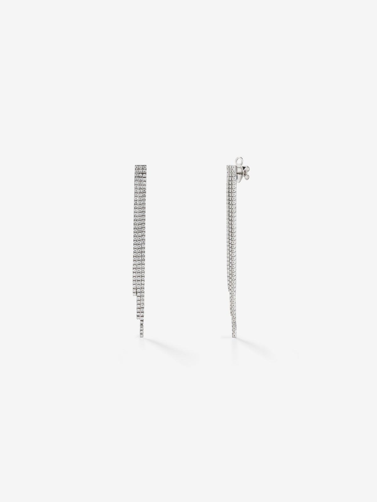 Pendientes largo de oro de 18K con diamante