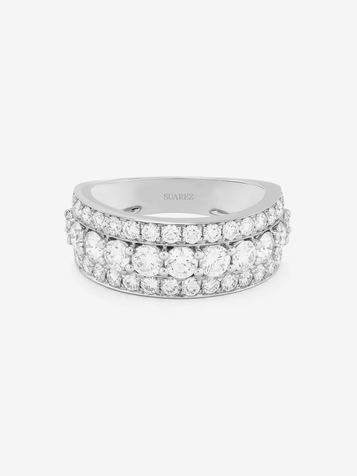 Anillo de oro blanco de 18K con 43 diamantes en talla brillante con un total de 1,97 cts