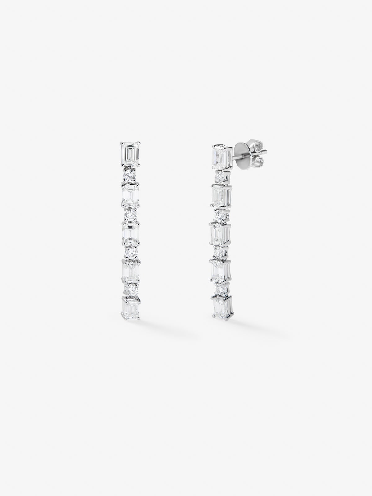 18K white gold earrings with white diamonds in emerald size 3.21 cts and diamonds in bright 0.5 cts