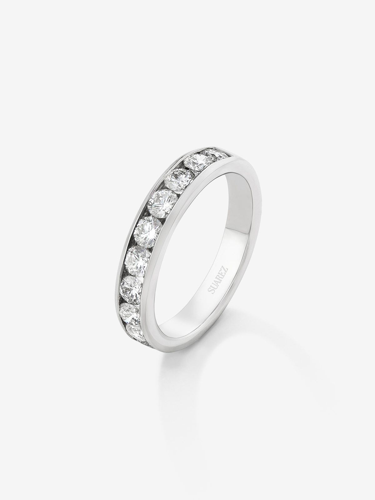 Anillo alianza media de compromiso de oro blanco de 18K con diamantes en banda