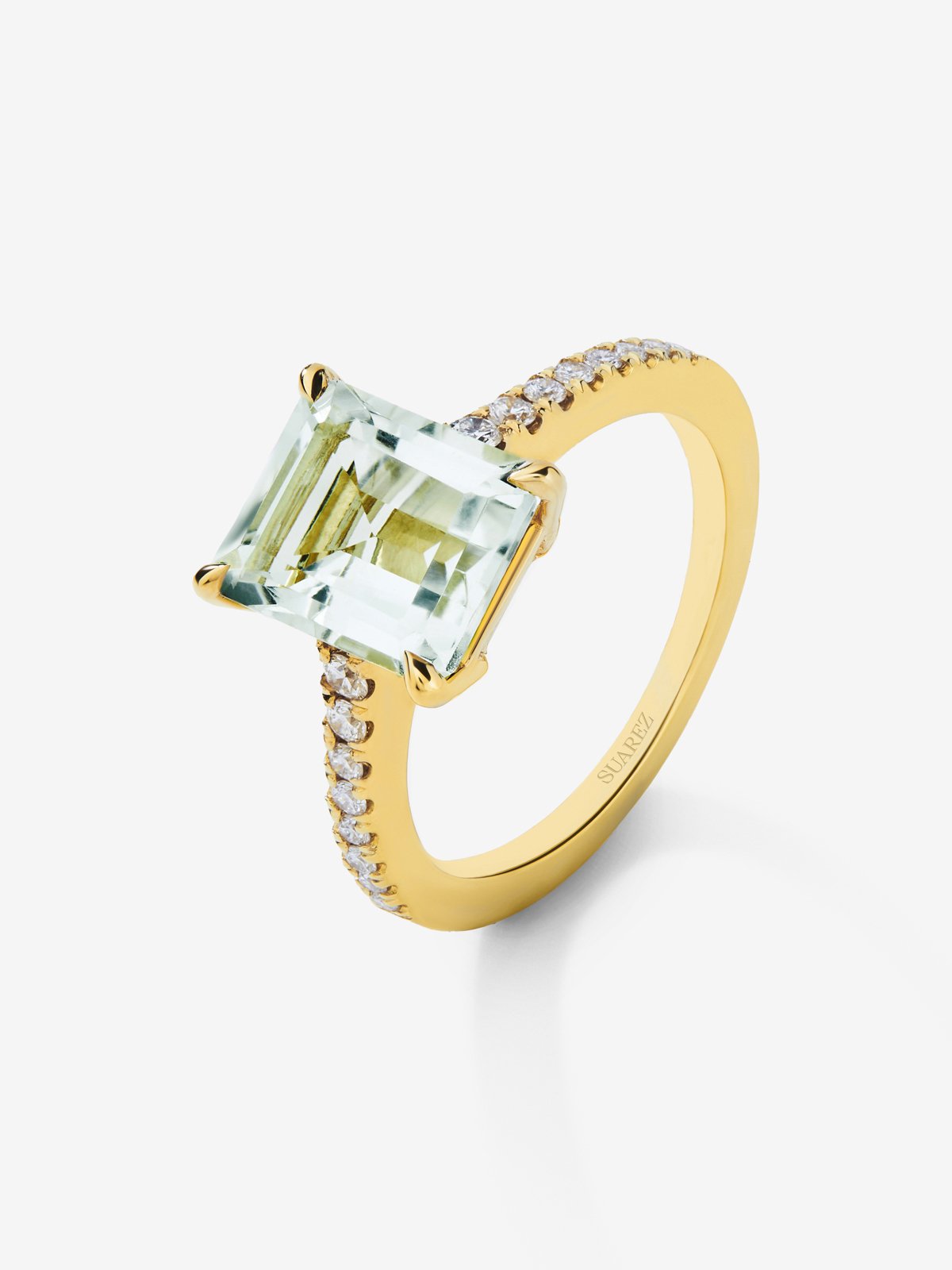 18K yellow gold solitaire ring with octagonal-cut green amethyst of 2.96 cts and 18 brilliant-cut diamonds with a total of 0.19 cts