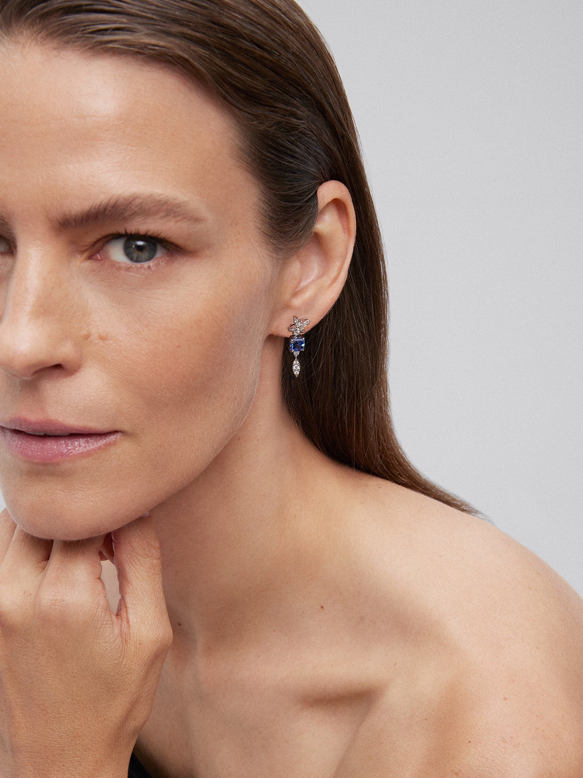 Pendientes de oro blanco de 18K con zafiros azules en talla octogonal de 3,02 cts y diamantes blancos en talla brillante 0,53 cts