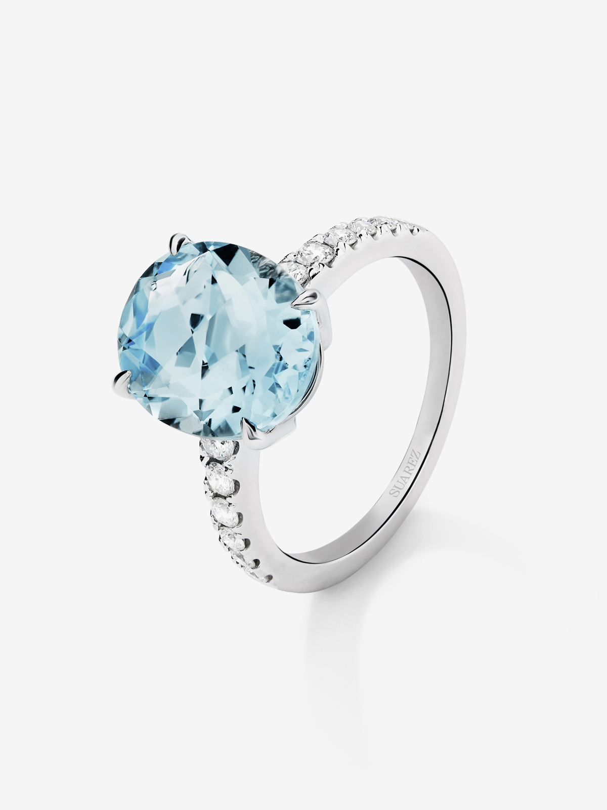 Anillo solitario de oro blanco de 18K con topacio y diamante