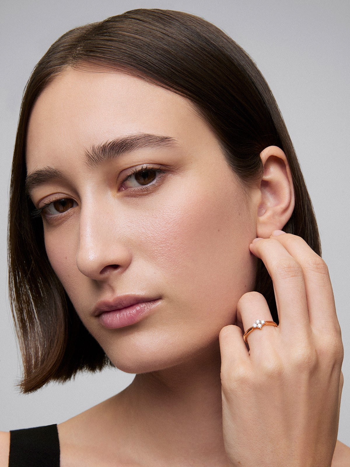 Anillo de oro rosa de 18K con diamantes
