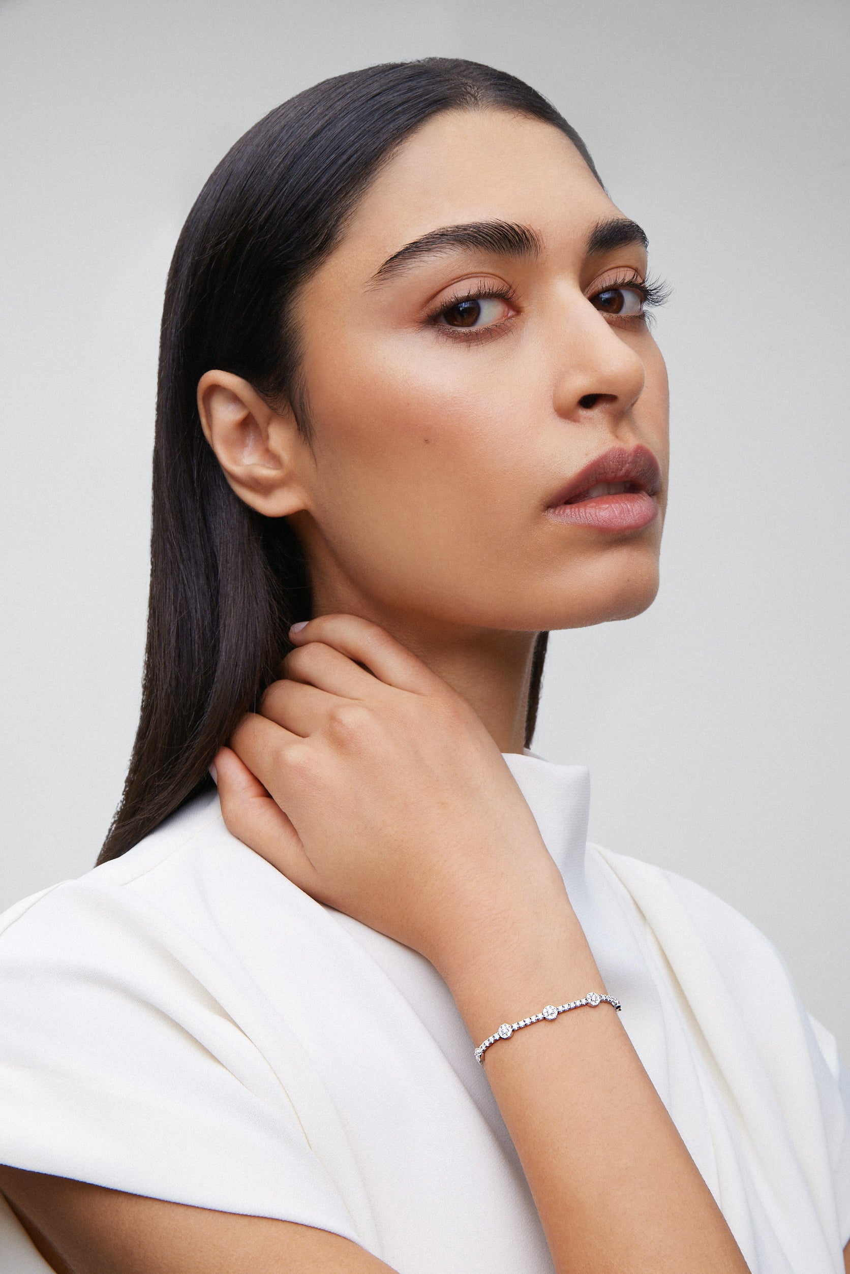Pulsera rivière de oro blanco de 18kt con motivos circulares