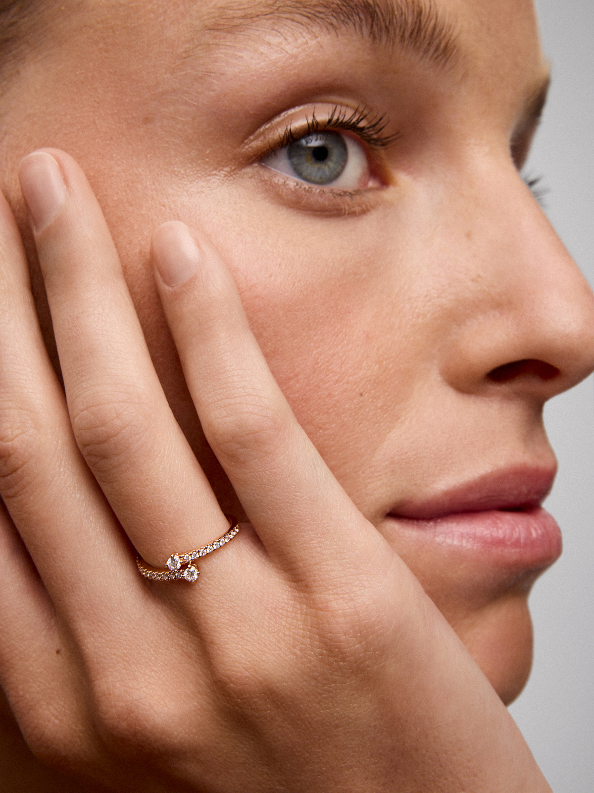 Anillo tu y yo de oro rosa de 18K con diamantes