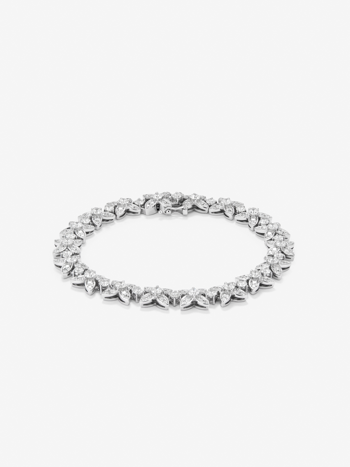 18K white gold bracelet with white diamonds in 5.41 cts