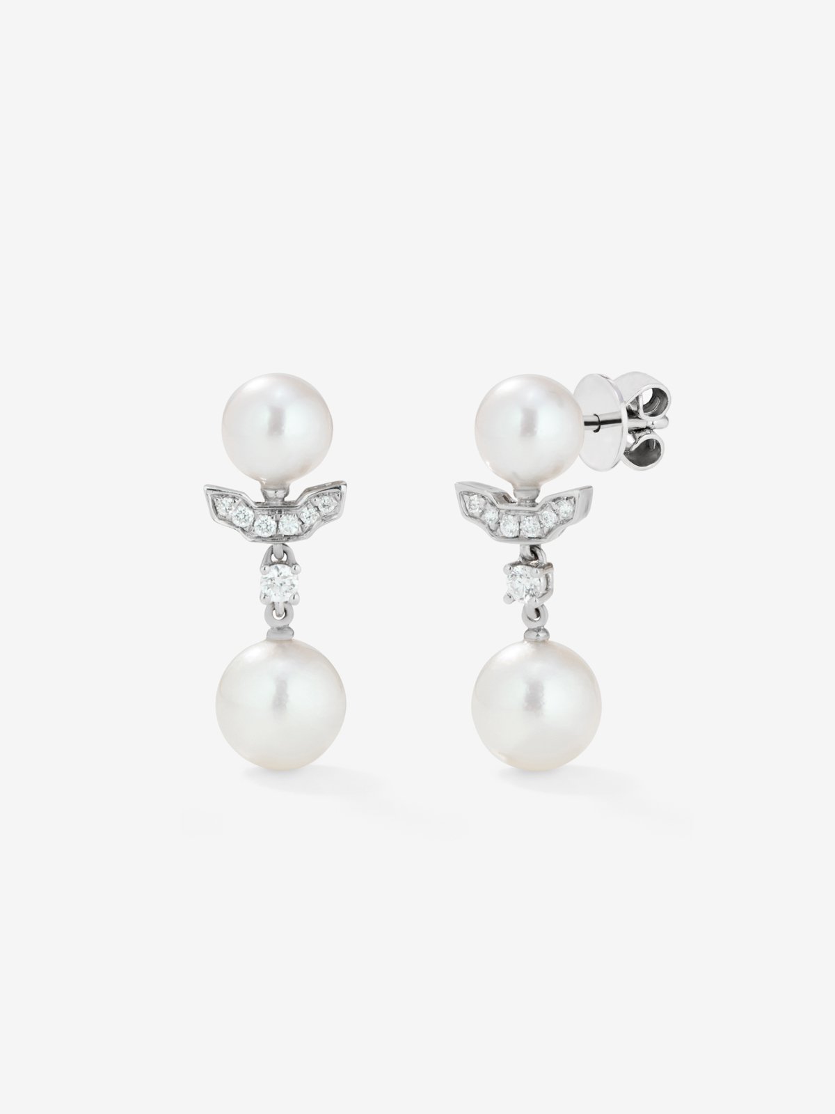 Pendientes de oro blanco de 18K con 2 perlas akoya y 14 diamantes en talla brillante con un total de 0,09 cts