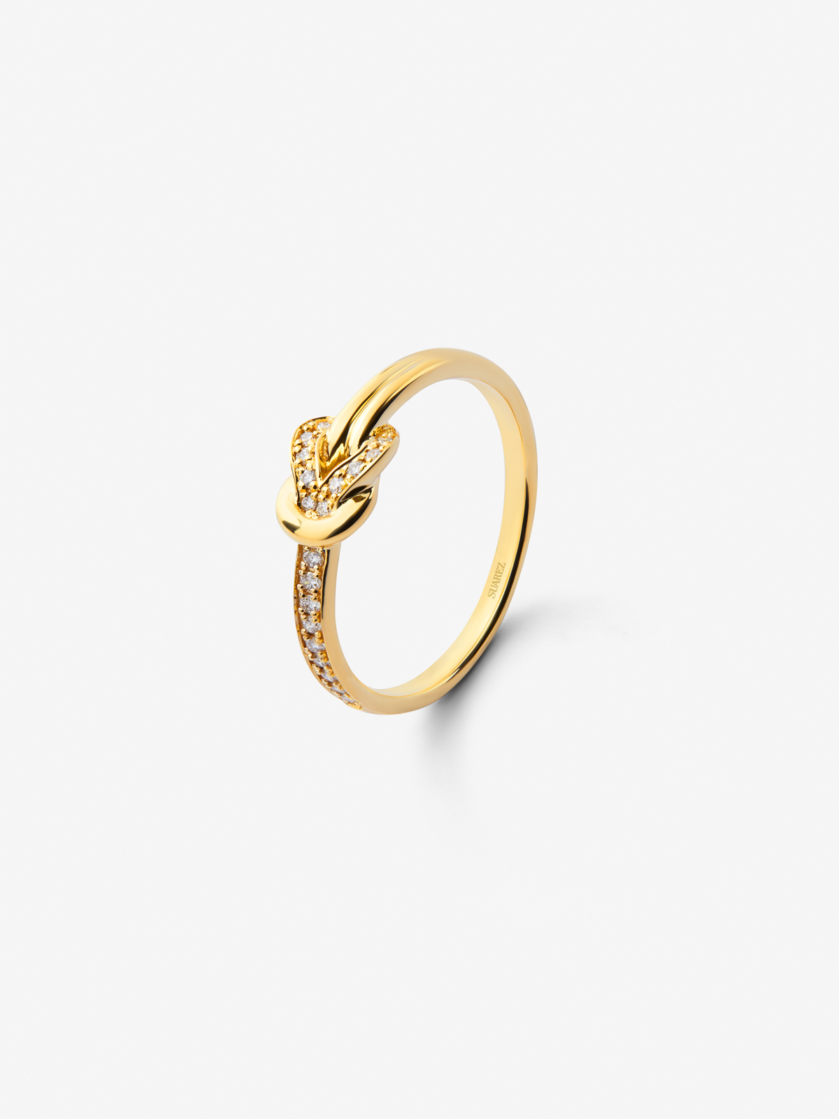 Anillo de oro amarillo de 18K con diamantes blancos en talla brillante de 0,05 cts y forma de nudo