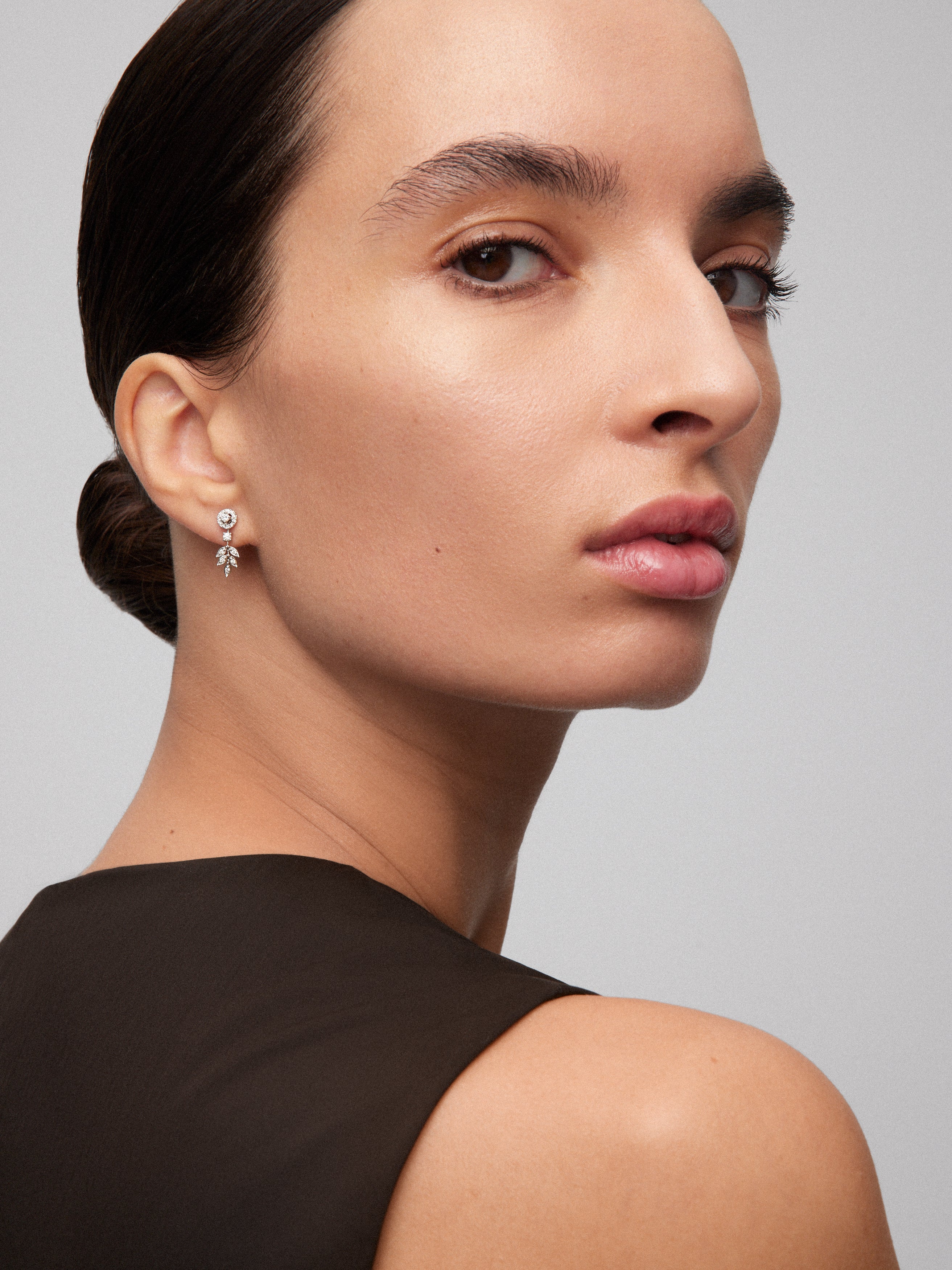 Pendientes colgante hojas de oro blanco de 18K y diamante