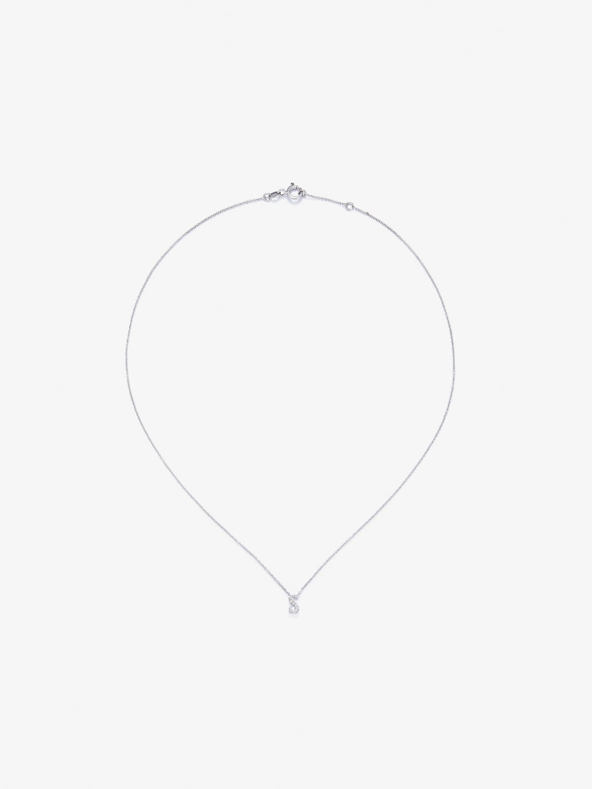 Colgante cadena con inicial pequeña de oro blanco de 18K y diamantes