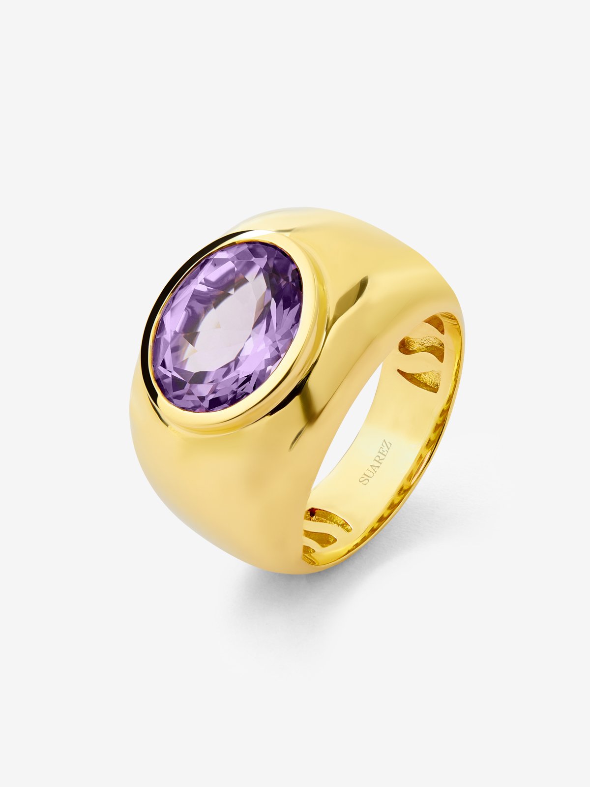 18K yellow gold ring with oval-cut purple amethyst