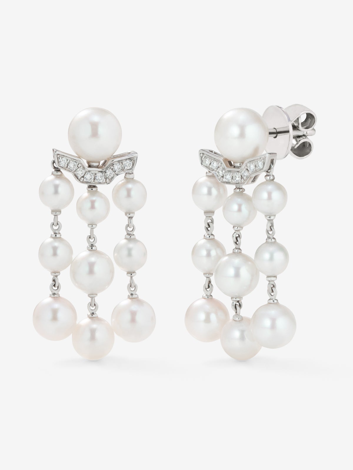 18K white gold earrings with 20 Akoya pearls and 16 brilliant-cut diamonds with a total of 0.08 cts