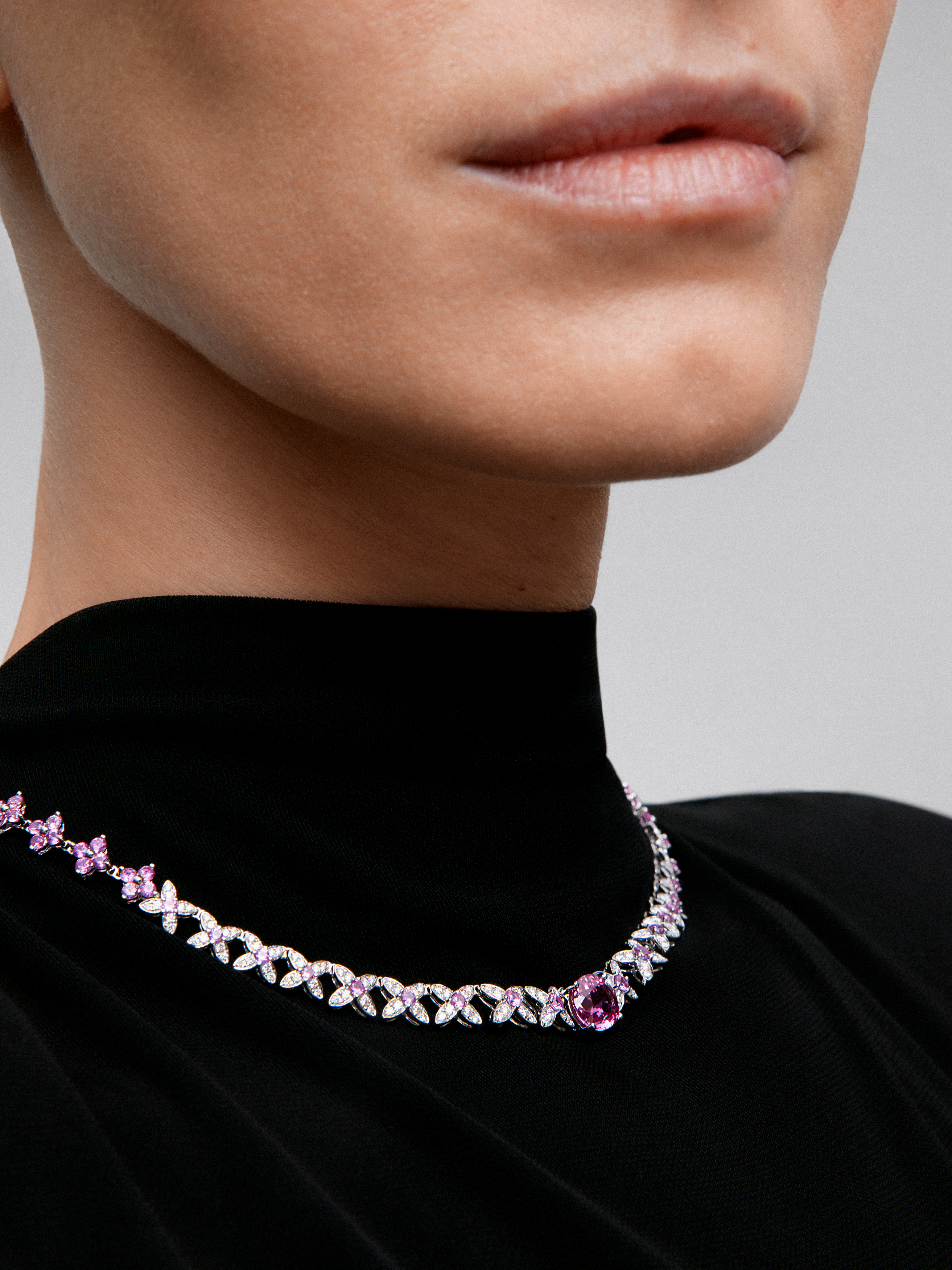 18K white gold necklace with pink sapphries in 15.02 cts and white diamonds in a brilliant 1.52 cts white diamonds