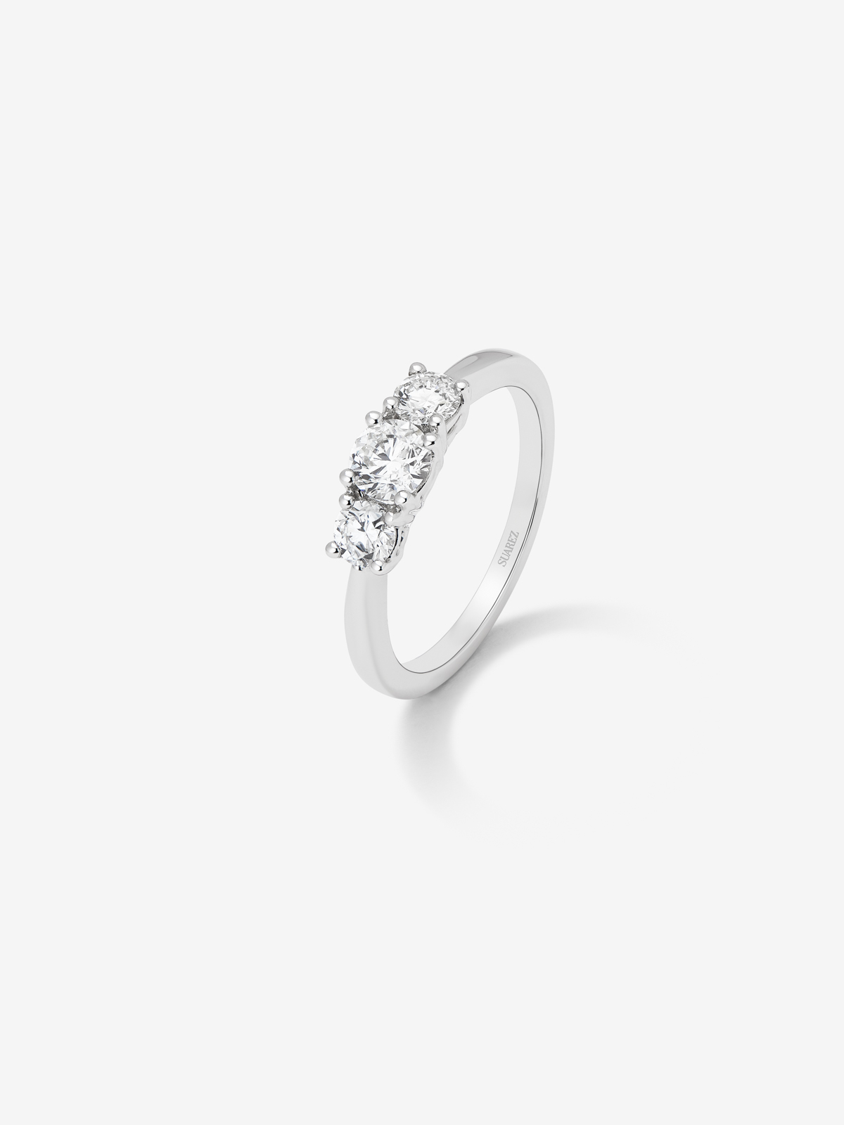 18K White Gold Tiego Ring with white 0.8 cts bright diamonds
