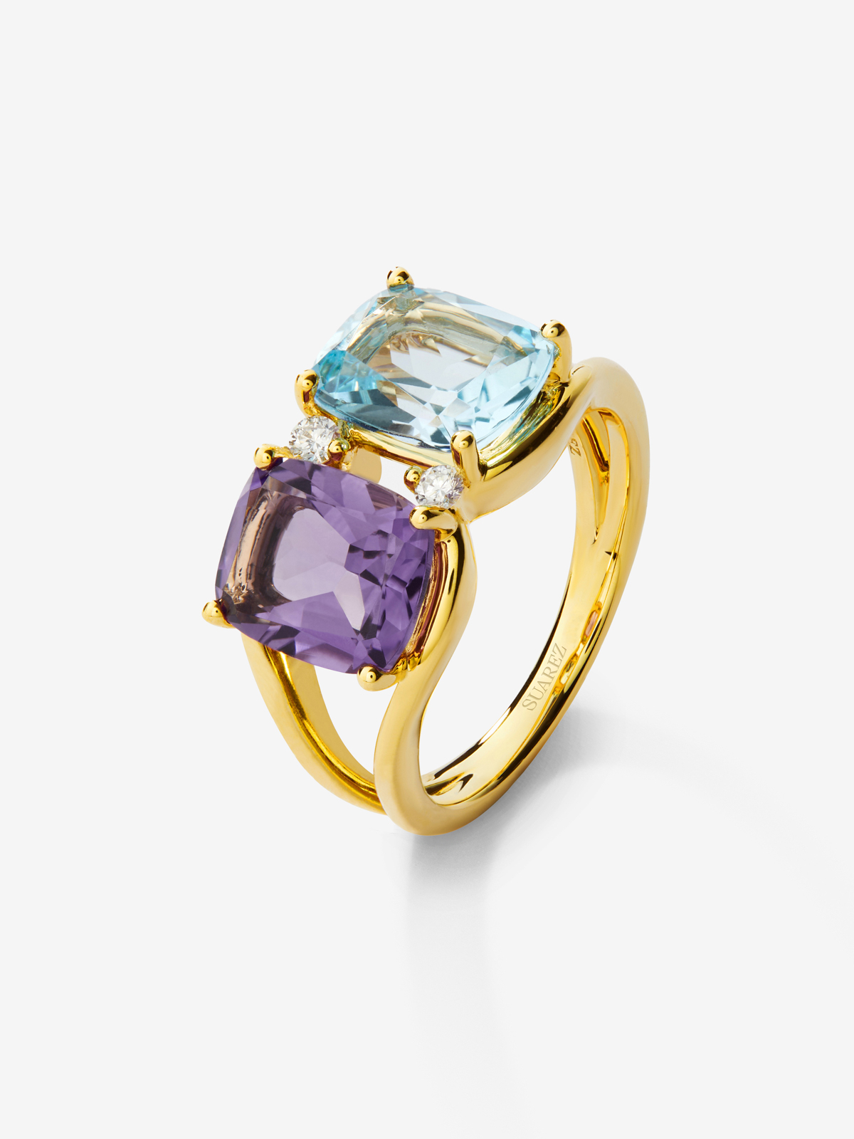 Anillo de oro amarillo de 18kt con diamantes, topacios Sky y amatistas