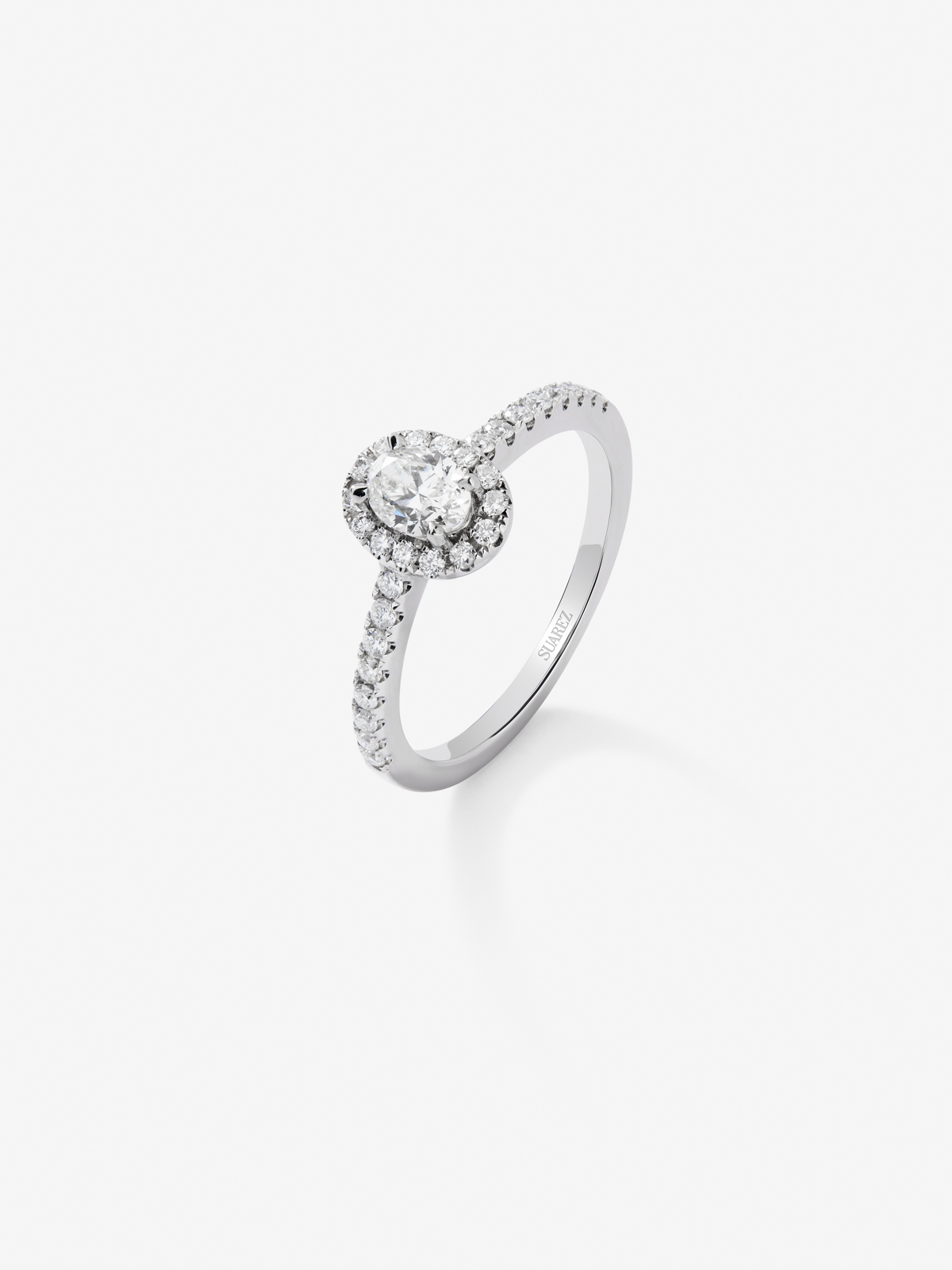 18K white gold ring with white diamonds in 0.68 cts