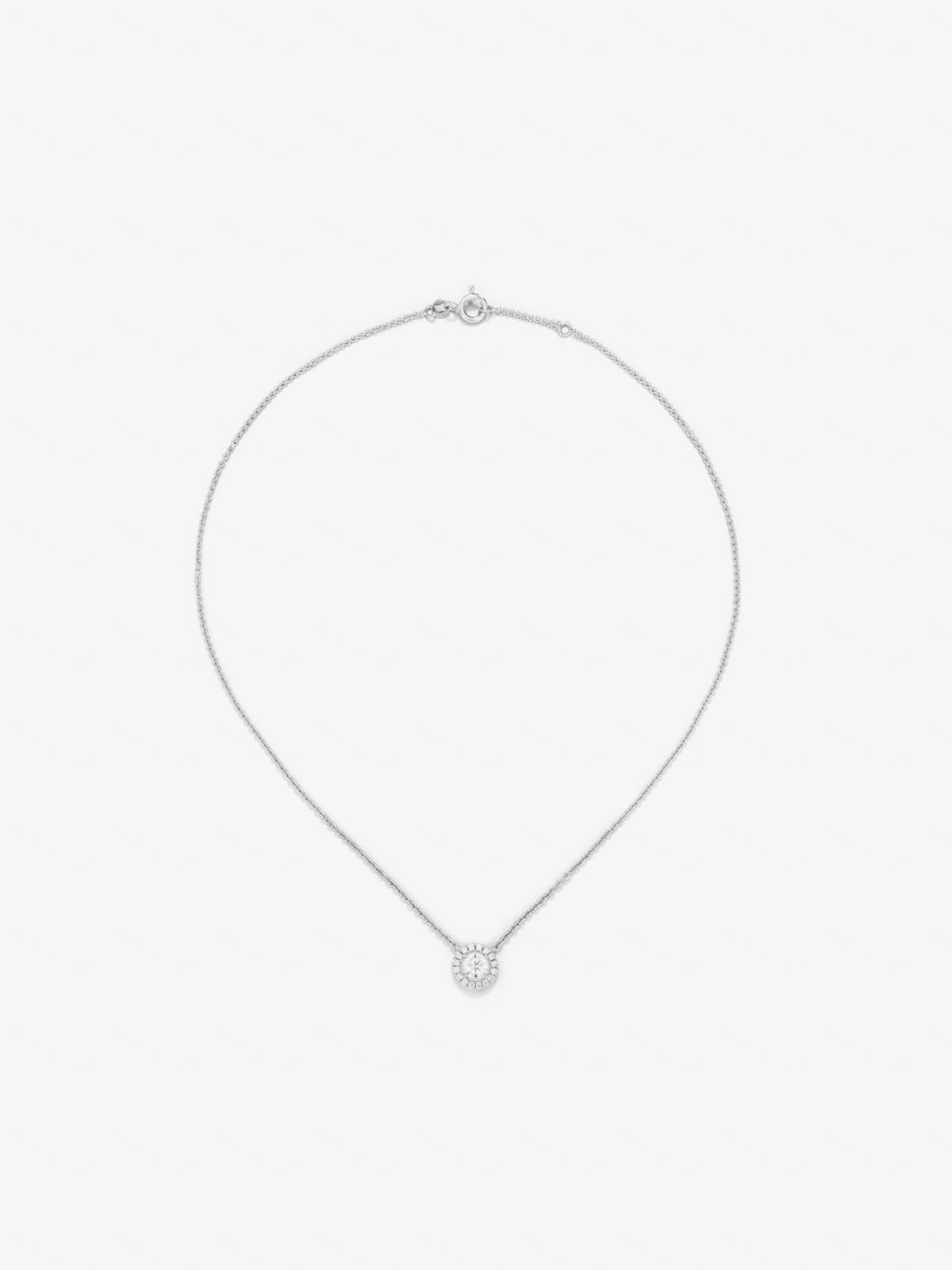 Colgante cadena de oro blanco de 18K con diamante solitario y orla de diamantes