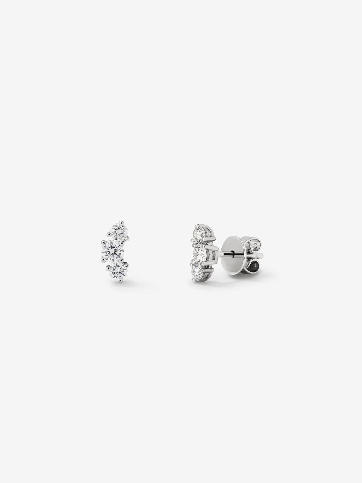 18K white gold earrings with 6 brilliant-cut diamonds with a total of 0.58 cts