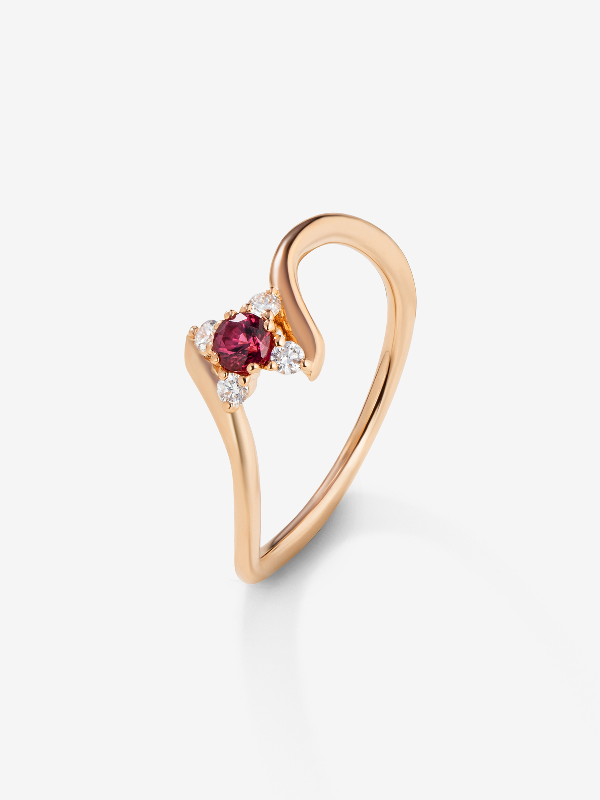 Anillo de oro rosa de 18K con rubí y diamantes