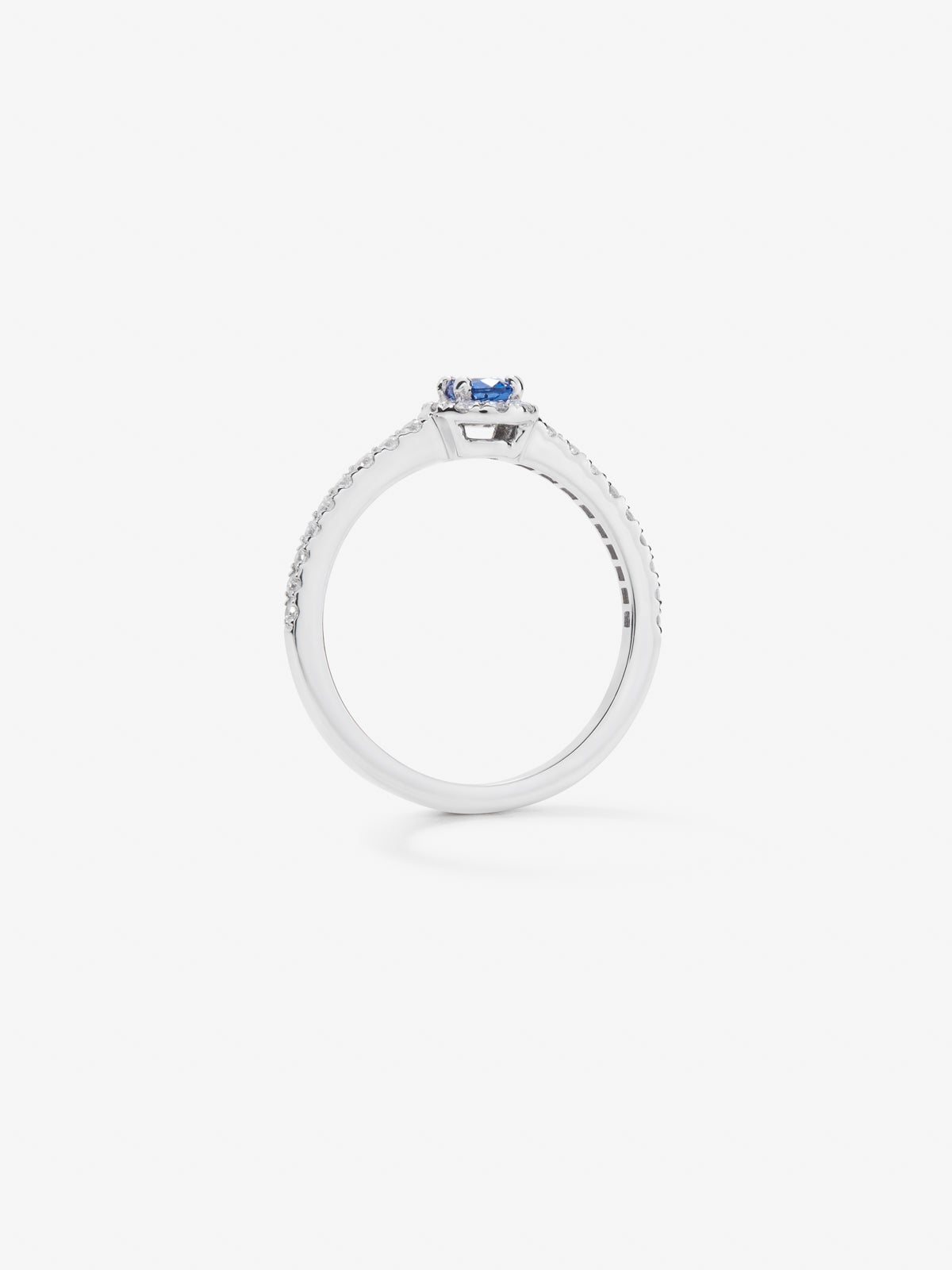 Anillo orla de oro blanco de 18K con zafiro y diamante