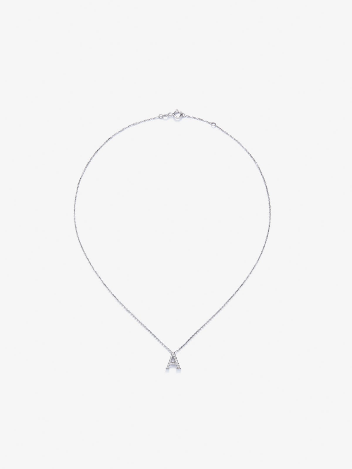 Colgante cadena con inicial de oro blanco de 18K y diamantes