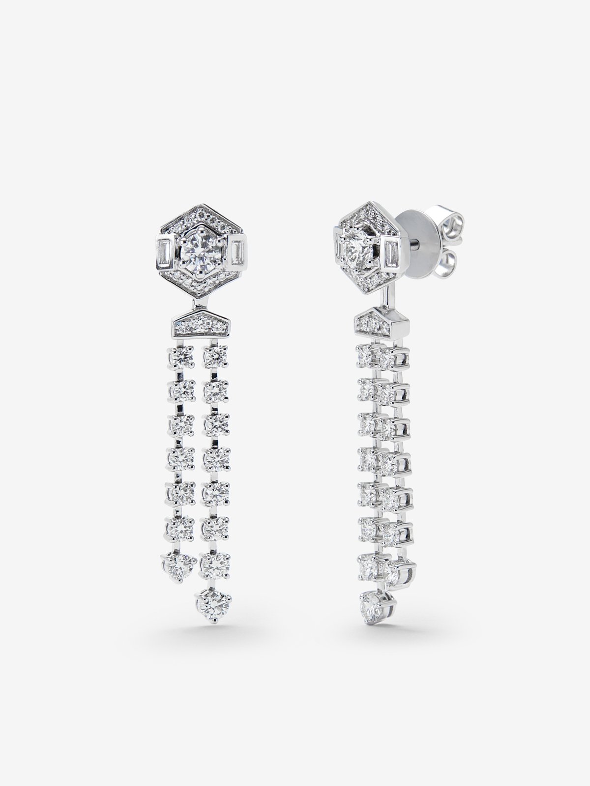 Pendientes de oro blanco de 18K con diamantes en talla brillante con un total de 1,25 cts y diamantes en talla baguette de 0,1 cts