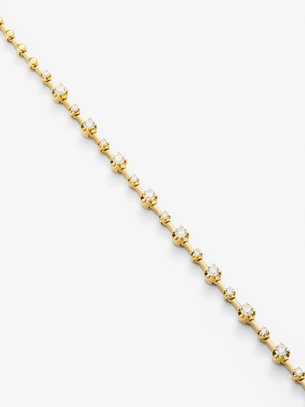 Collar de oro amarillo de 18K con diamantes blancos en talla brillante de 0,95 cts