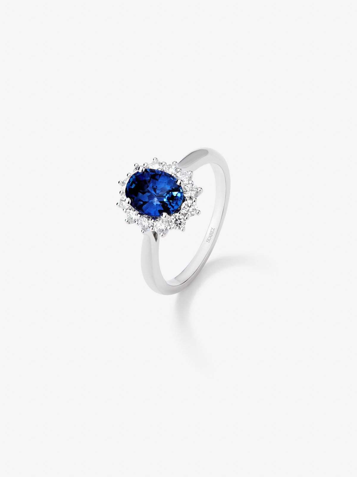 18K White Gold Ring with Royal Blue Zafiro in 2.02 cts oval size