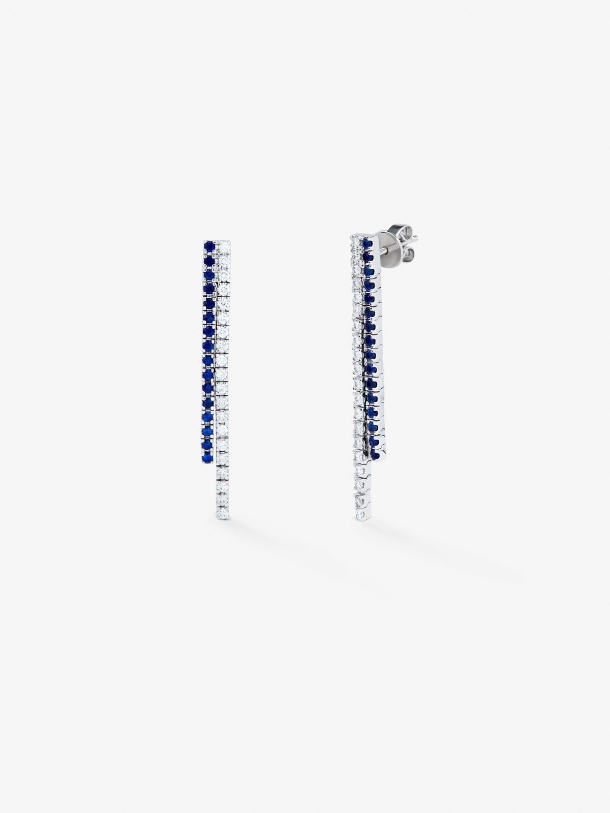 Pendientes colgante de oro blanco de 18K con diamante y zafiro